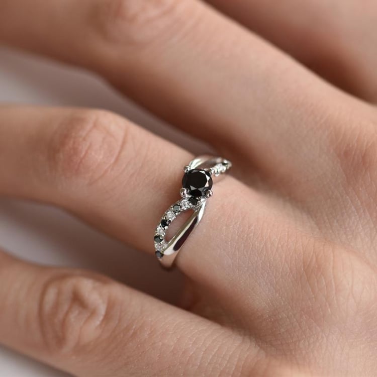 Prsteň s diamantmi 18254