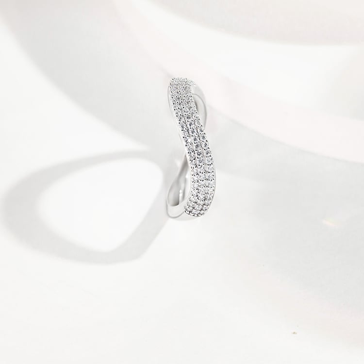 Half eternity zvlnený strieborný prsteň s lab-grown diamantmi Hjalmar 161552