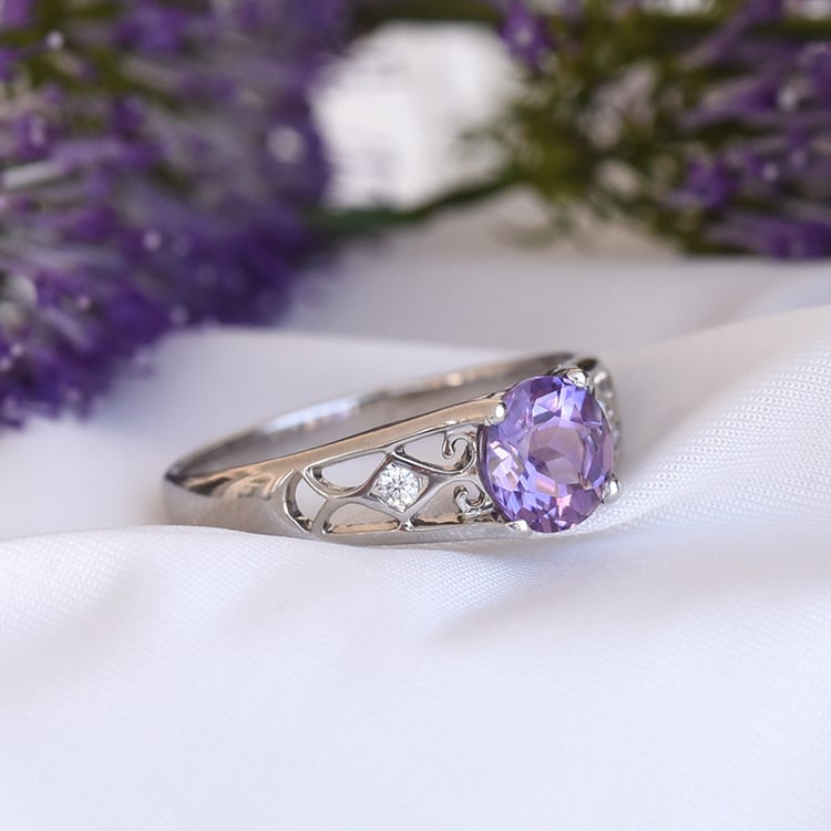 Strieborný prsteň s ametystom a zirkónmi 82652