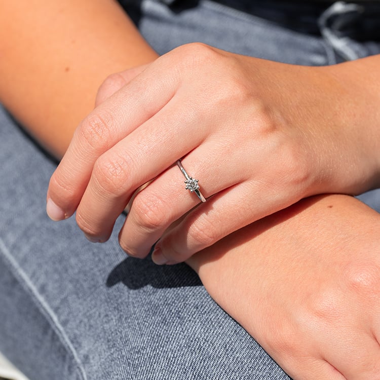 Zásnubný prsteň s 0.30ct IGI certifikovaným diamantom Gina 143889