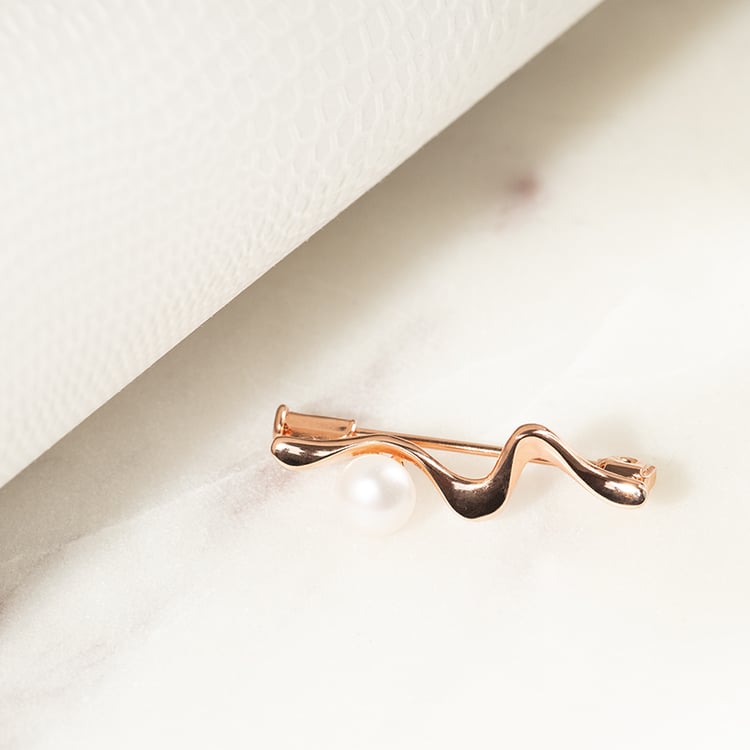 Pozlatená brošňa s perlou Lendey 132486