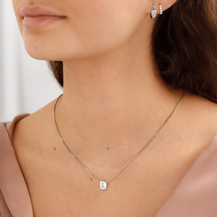 Strieborný pozlátený prívesok bielym topazom Brecken 153214