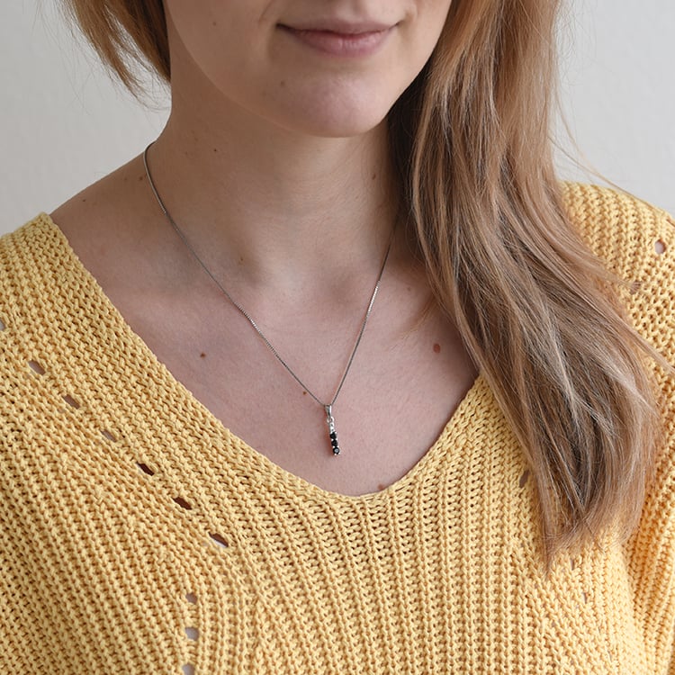 Strieborný náhrdelník s čiernymi Onyx 63360