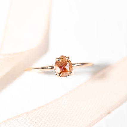 Zlatý prsteň s pear salt and pepper diamantom Hannah