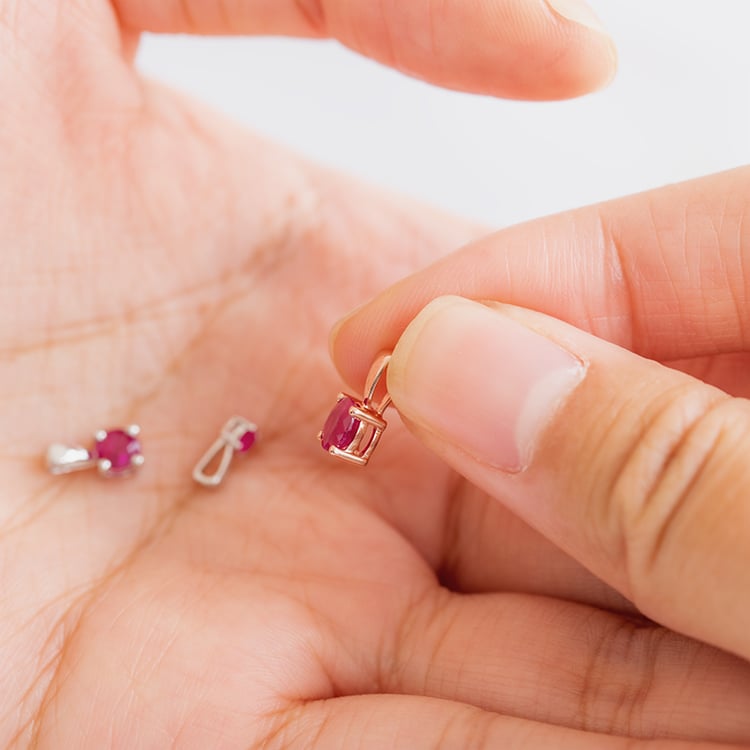 Strieborný prívesok s rubínom s výberom veľkosti Odessa 123600