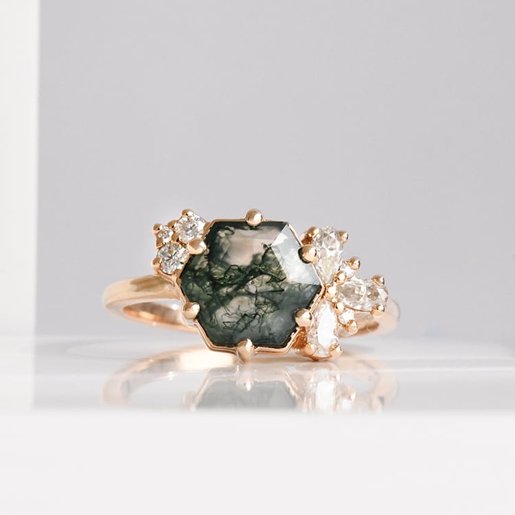 Jedinečný prsteň s machovým achátom a moissanitmi Carlie 118374