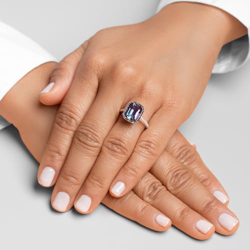 Zlatý bezel prsteň s emerald lab-grown alexandritom Kayla