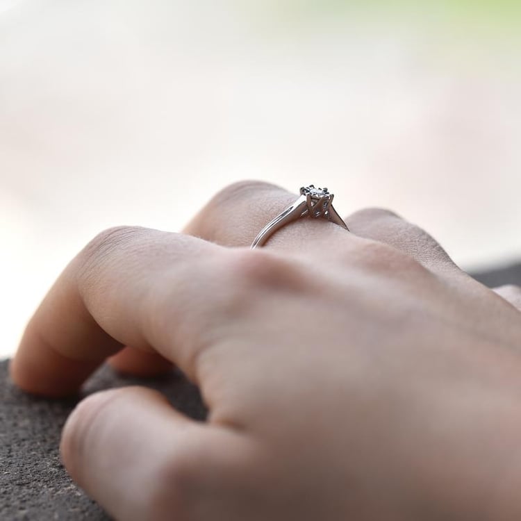 Zásnubný prsteň v štýle solitér 45050