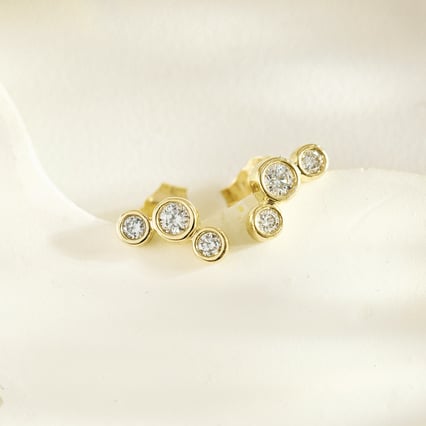 Moderné strieborné náušnice s guľatými lab-grown diamantmi Ebba