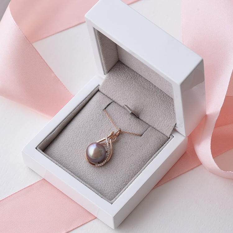 Prívesok s perlou posiaty diamantmi Dreweeda 79266