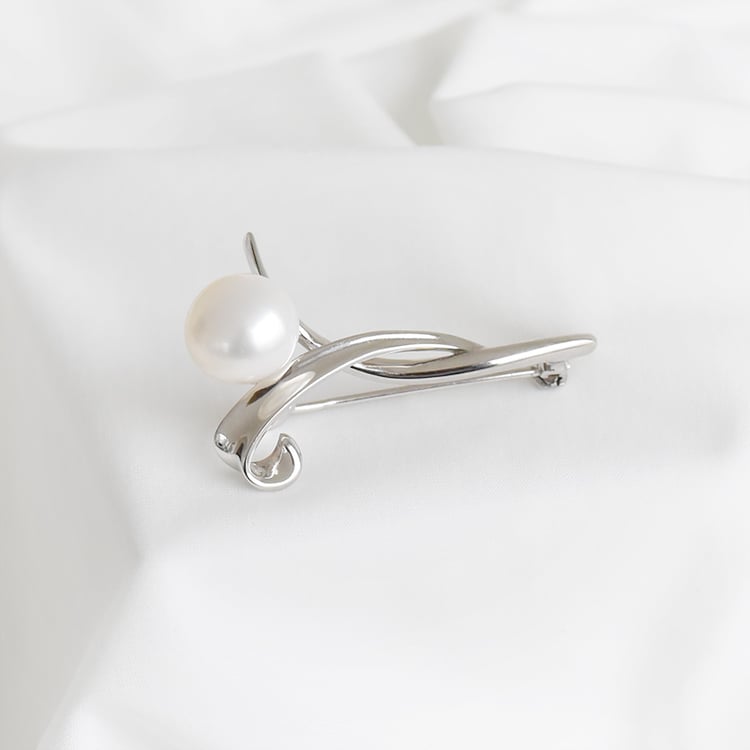 Brošňa s bielou perlou 91408
