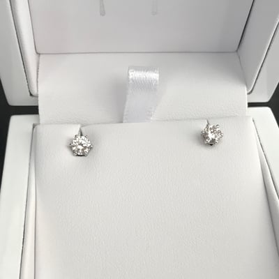 Diamantové náušnice