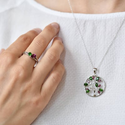 Kolekcia mystických šperkov