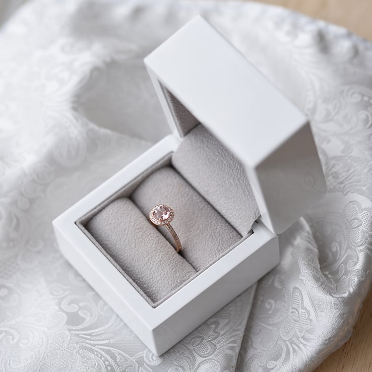 Zásnubný prsteň s morganitom a diamantmi 63068