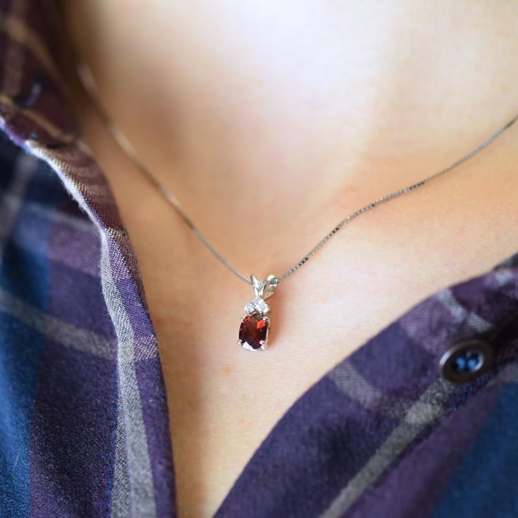 Granátový náhrdelník 17248