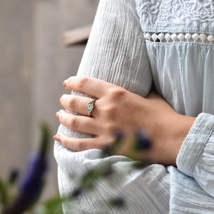 Prsteň s moissanitom 32110