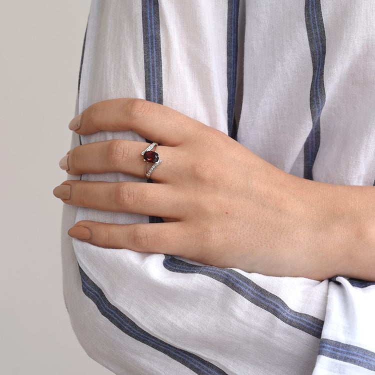 Zlatý diamantový prsteň s granátom 69261