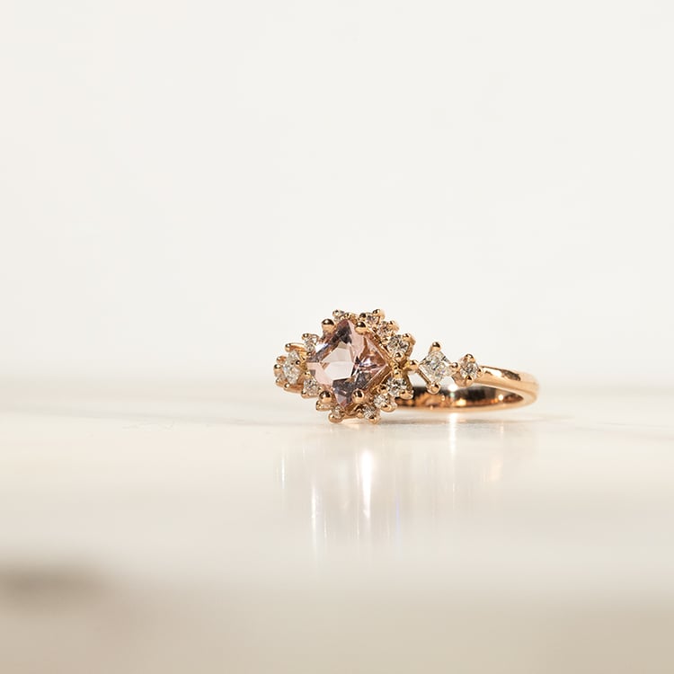 Zlatý prsteň s princess morganitom a moissanitmi Nairne 138028