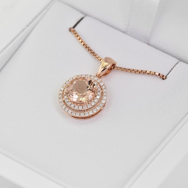 Morganit v zlatom náhrdelníku Oxena 10333