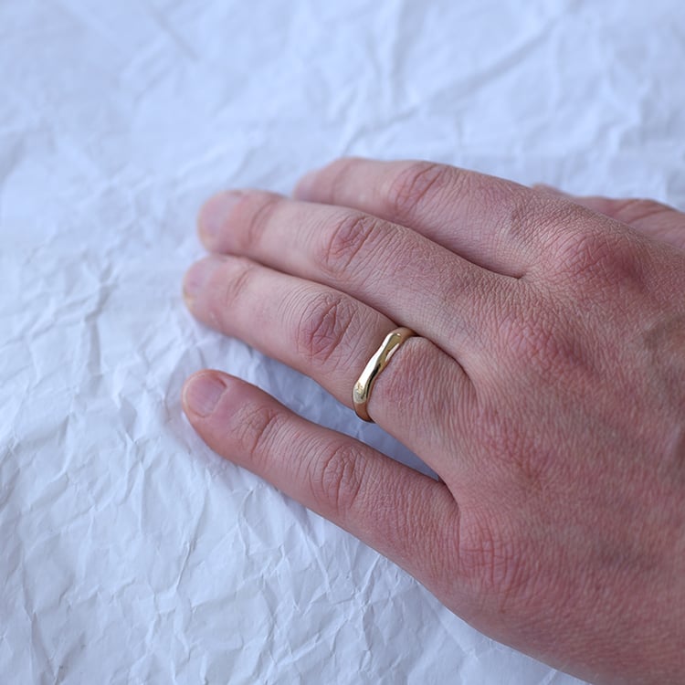 Nepravidelné zlaté svadobné obrúčky s diamantmi Parnell 153008