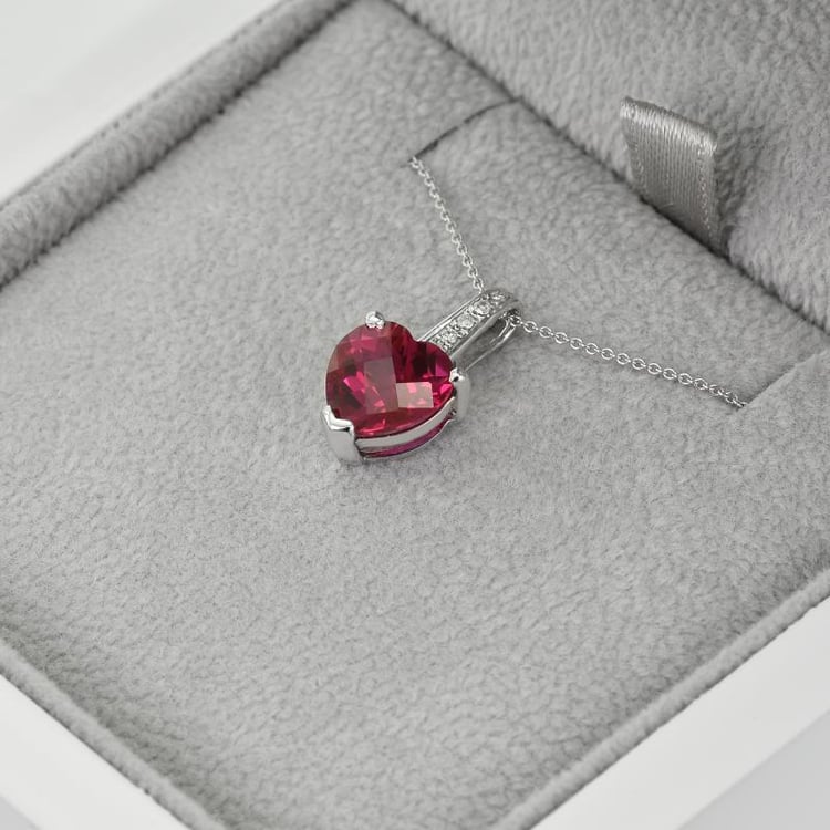 Prívesok s rubínom 38452