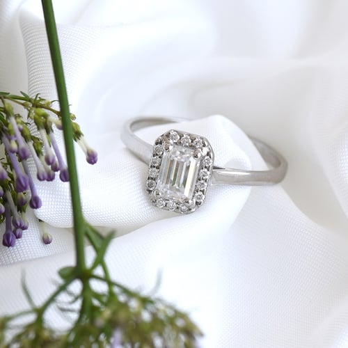 Zásnubný prsteň z platiny s emerald moissanitom Zahara