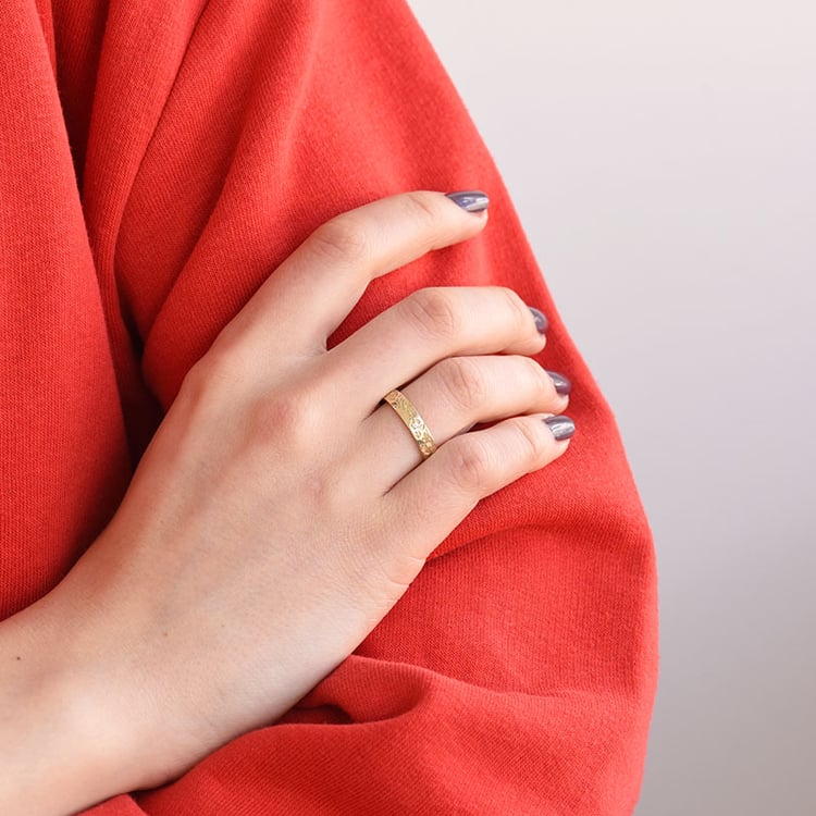 Romantické svadobné obrúčky s gravírom kvetín Amelia 104236