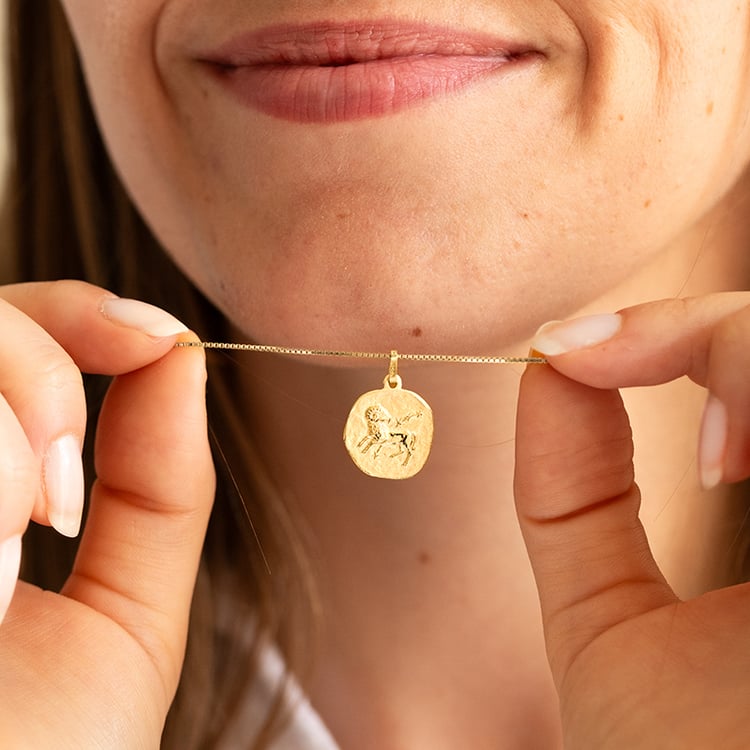 Zlatý prívesok so symbolmi znamenia zverokruhu 145605