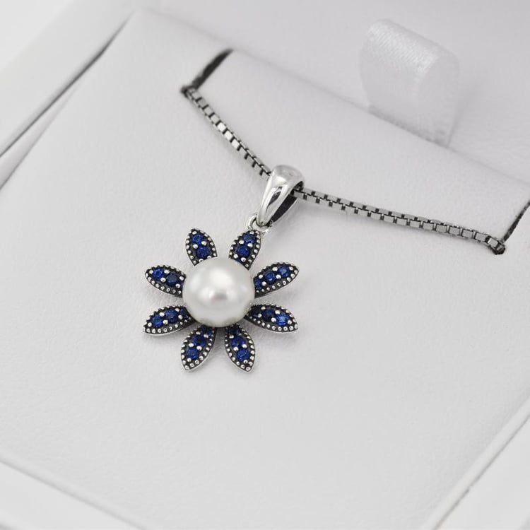 Strieborný prívesok s perlou a spinelmi 27811