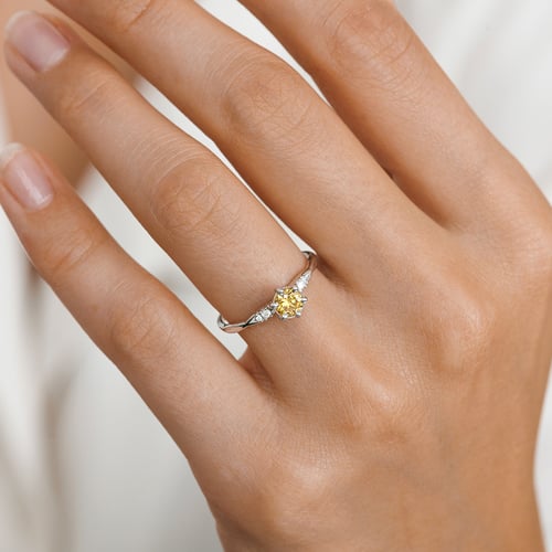 Zásnubný prsteň zo zlata s 0.36ct IGI certifikovaným lab-grown diamantom Mileva