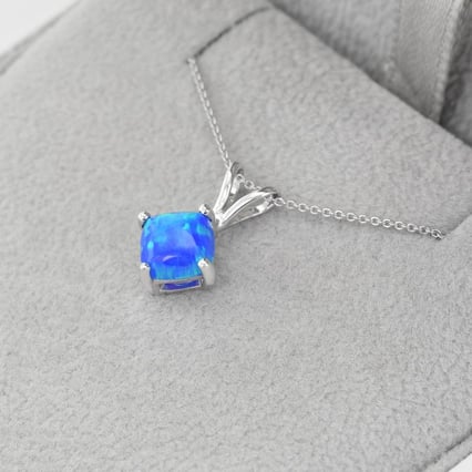 Zlatý prívesok s modrým cushion opálom Rayna