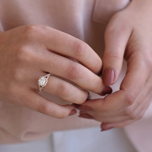 Zásnubný halo prsteň posiaty diamantmi Malia