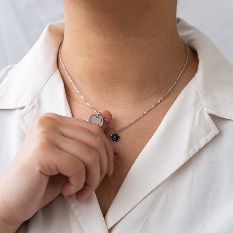 Náhrdelník so srdcom a gravírom písmena Teddie 120709