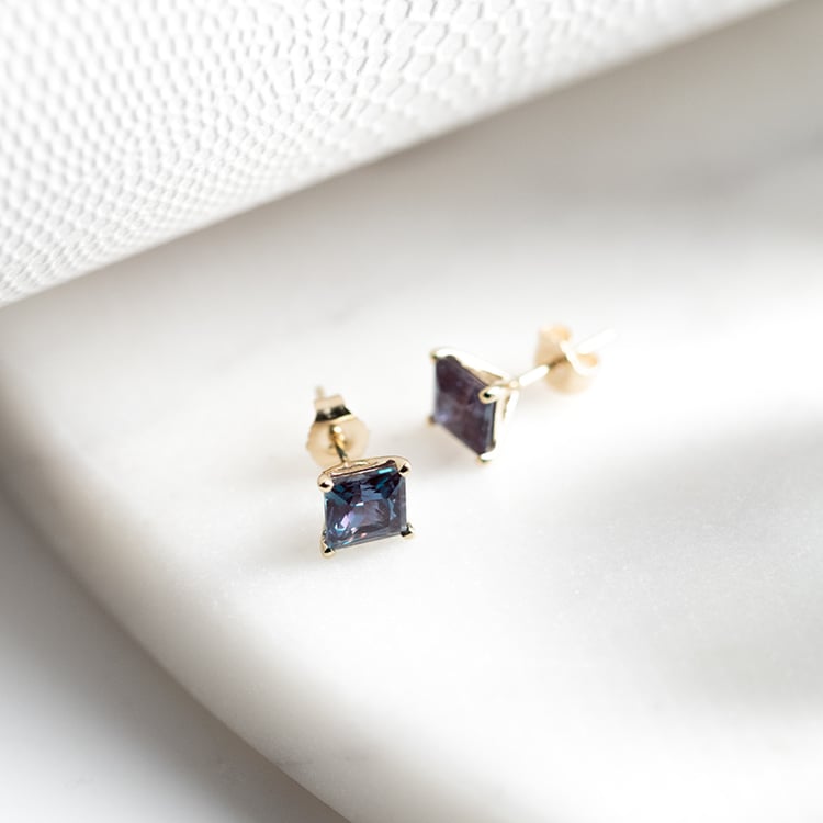 Zlaté náušnice s princess alexandritmi Ekene 133066