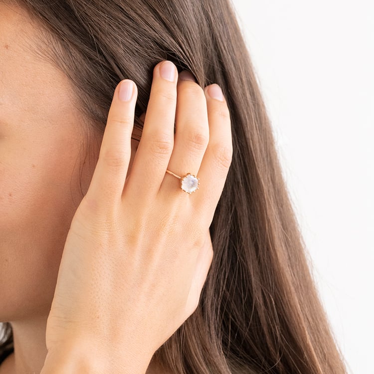 Zásnubný prsteň s mesačným kameňom Kendra 111472