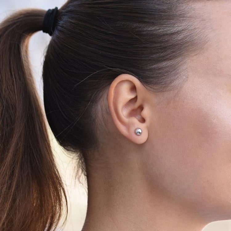 Strieborné náušnice v tvare pologule 47592