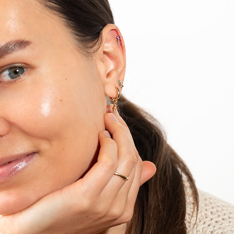 Zlatá piercing náušnice so smaragdami Dyre 149178