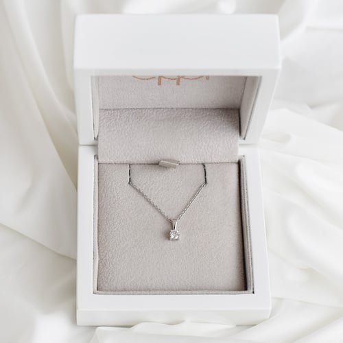 Prívesok s výberom karátovej váhy lab-grown diamantu Stacey