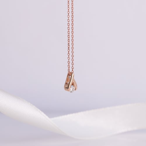 Minimalistický prívesok s diamantom Tressa