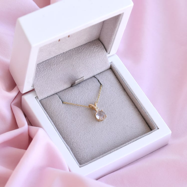 Prívesok s ruženínom a diamantom zo žltého zlata 80517