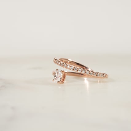 Atypický zásnubný prsteň s diamantmi Ever