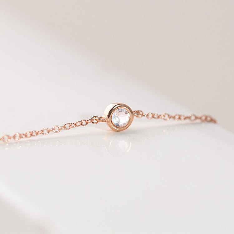 Strieborný minimalistický náramok s mesačným kameňom Lepio 153298