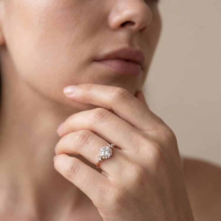 Zásnubný prsteň zo zlata v orieškové farbe s princess lab-grown diamantom Nairne 166707