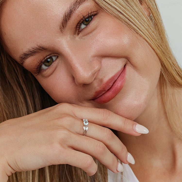 Zásnubný prsteň s akvamarínom a moissanitmi Fera 162535