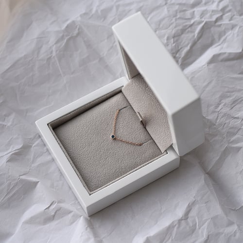 Strieborný minimalistický náhrdelník s modrým diamantom Vieny