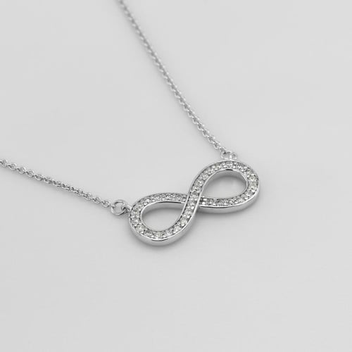 Prívesok zdobený diamantmi Infinity