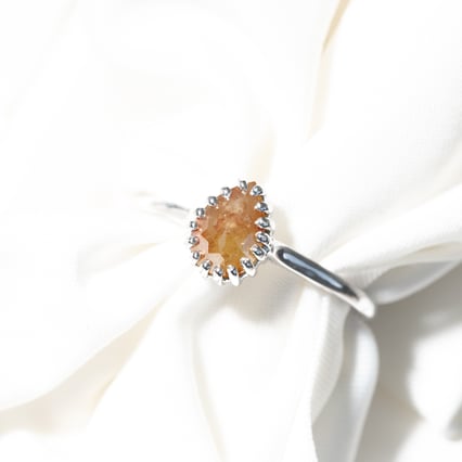 Zlatý prsteň s pear salt and pepper diamantom Amado