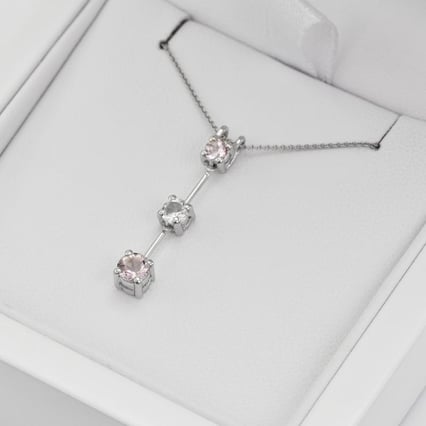 Zlatý prívesok Minulosť prítomnosť budúcnosť s morganitmi a topásom