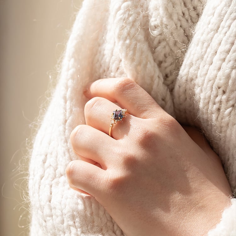 Zásnubný prsteň s princess alexandritom a moissanitmi Nairne 151461