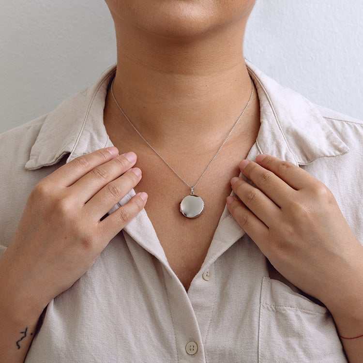 Strieborný otvárací medailón 130415